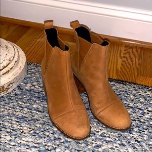 Women’s Toms Camel colored ankle booties